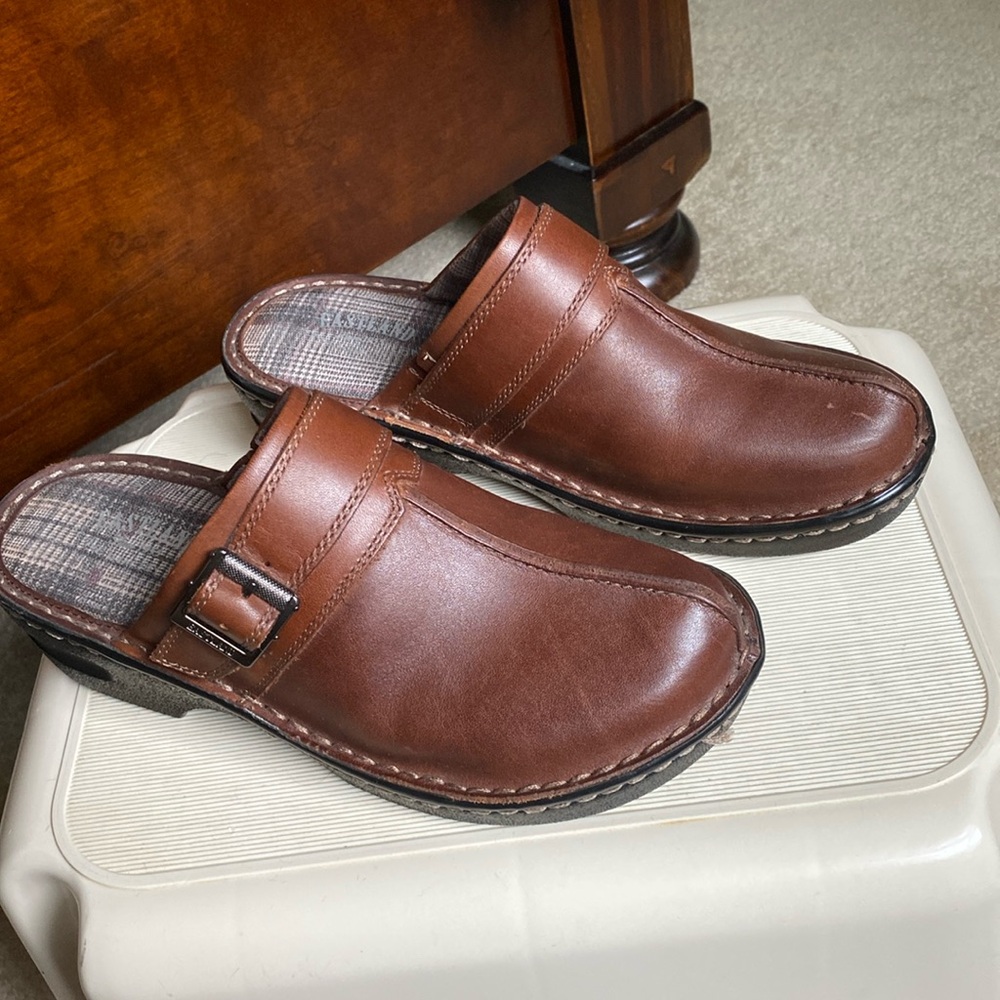 Brown leather clog